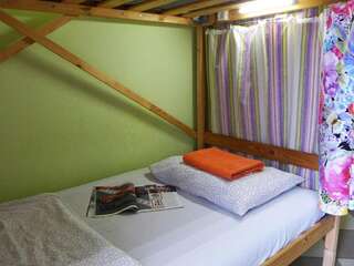 Гостиница Like Hostel Tsentr Тольятти Спальное место на двухъярусной кровати в общем номере для мужчин и женщин-5
