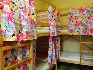 Гостиница Like Hostel Tsentr Тольятти Спальное место на двухъярусной кровати в общем номере для мужчин и женщин-7