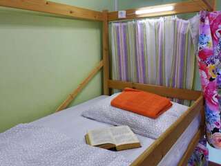 Гостиница Like Hostel Tsentr Тольятти Спальное место на двухъярусной кровати в общем номере для мужчин и женщин-4