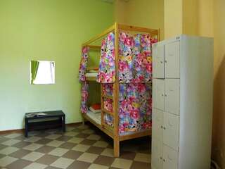 Гостиница Like Hostel Tsentr Тольятти Спальное место на двухъярусной кровати в общем номере для мужчин и женщин-1